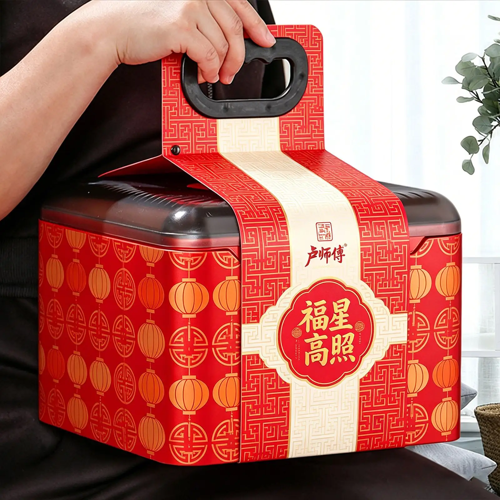 玉兔·纳福礼 tin packaging image 2